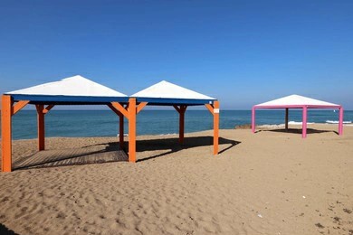 What Are The Best Color Choices for Garden Parasol Umbrellas?