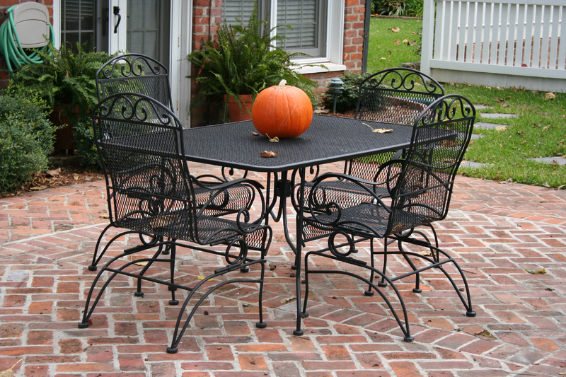 Iron outdoor coffee table and chair