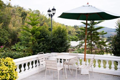 What's The Difference between A Parasol And An Umbrella