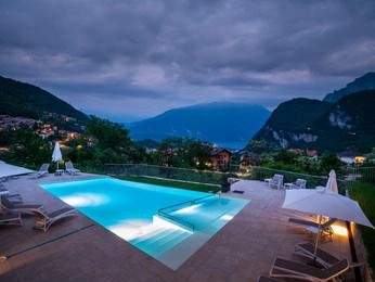 Best Outdoor Patio Set with Umbrella – Uplion's Trendy And Affordable Options