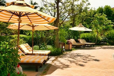 Best Cantilever Patio Umbrellas for Sale – Top Picks, Prices & Buying Guide