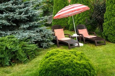 Best Outdoor Cafe Umbrellas for Your Business: Guide & Tips